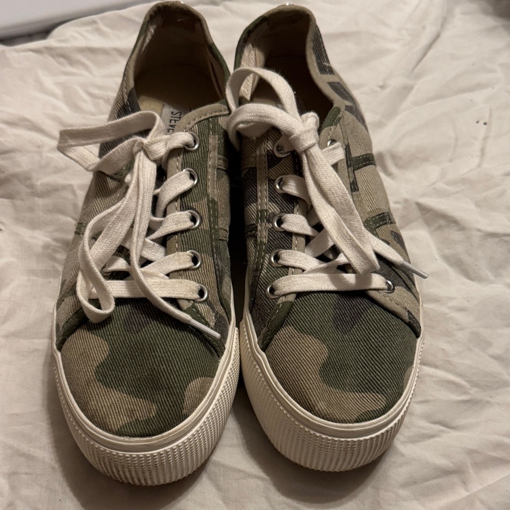 Steve Madden camo print platform sneaker